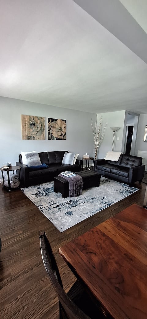 Top Airbnb: Cozy in the City in Etobicoke North