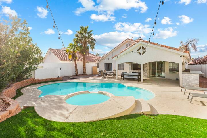 Charming 3/2 with *heated pool/spa