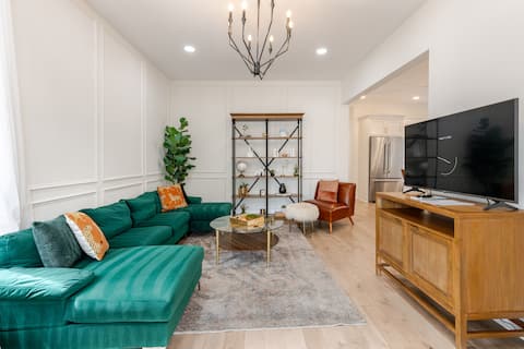 Cozy Stay by King St -New Luxury Home, Breakfast