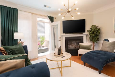 Top performing Airbnb: Luxe on 16th | Near World Cup Stadium Downtown. in Atlantic Station