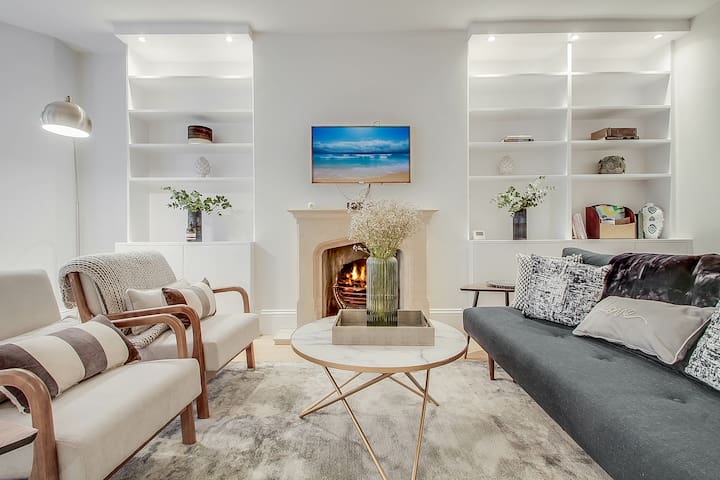 Stylish 2 Bed 2 Bath Spacious Apt South Kensington