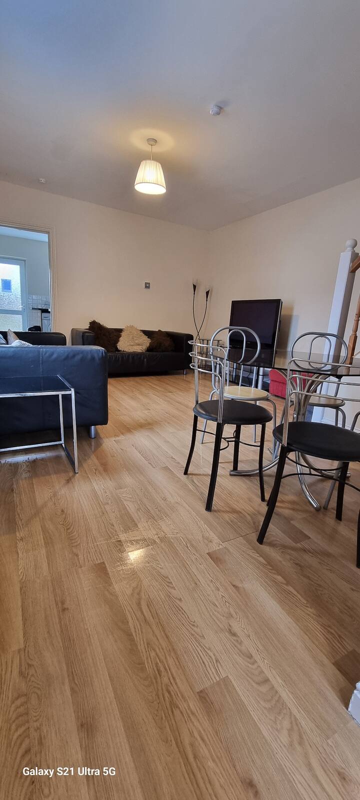 Town centre treasure sleeps 6!