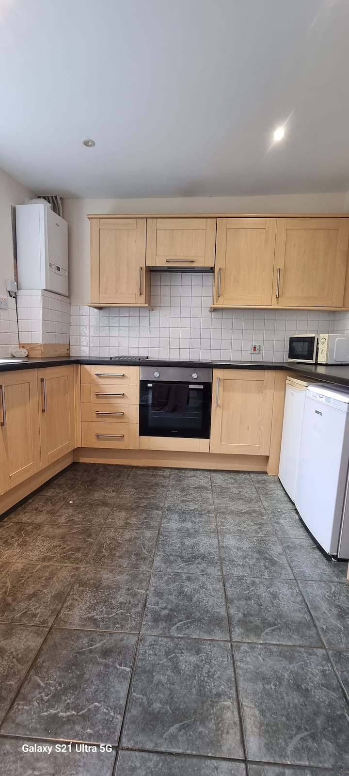 Town centre treasure sleeps 6!