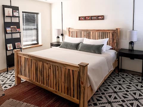 Hot Water, Cool Vibe: Soak&Stay@ Cottonwood Suite