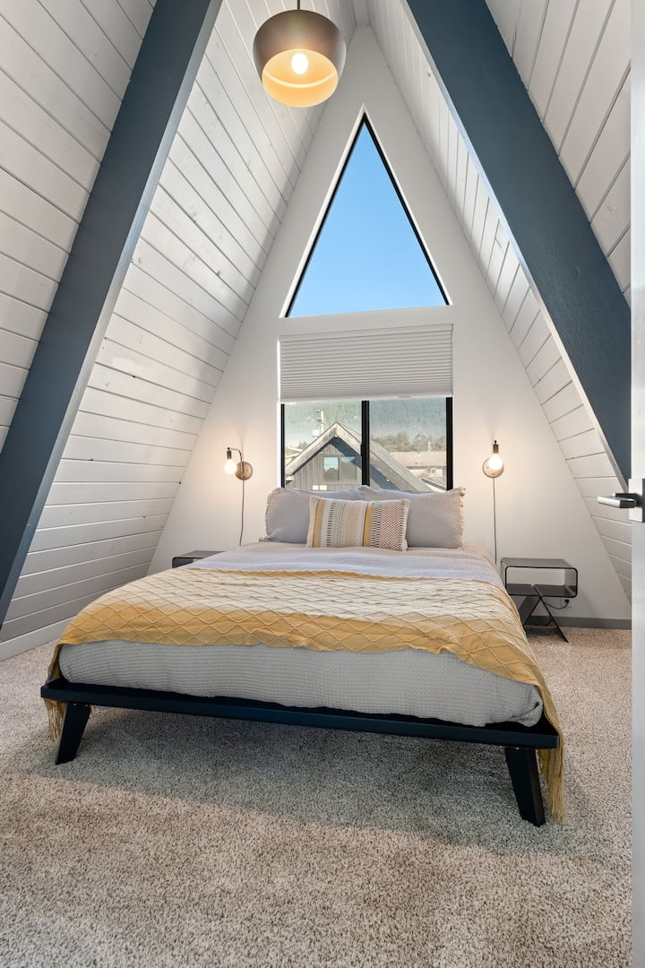 Upstairs private bedroom.