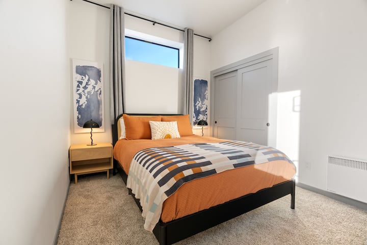 Main downstairs bedroom.