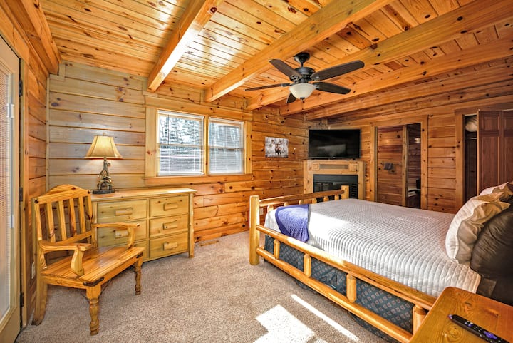 Bedroom with king bed and private deck 