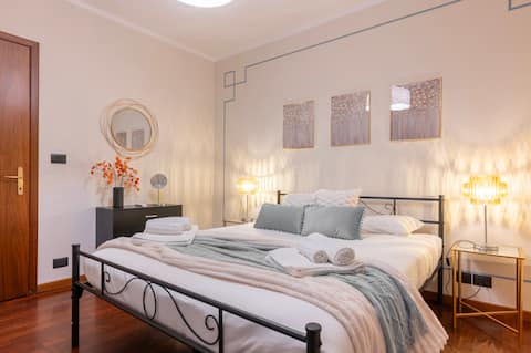 [Porta Susa - Centro] Suite with Balcony x8 – A/C