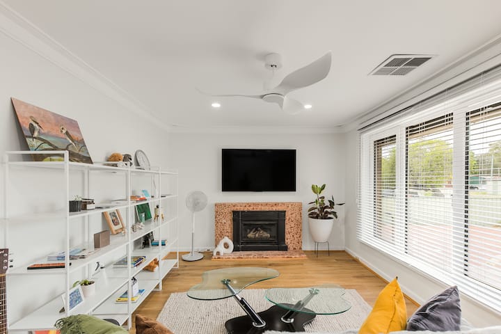 Self Check In | Near Perth Airport | Queen Bed - Riverton