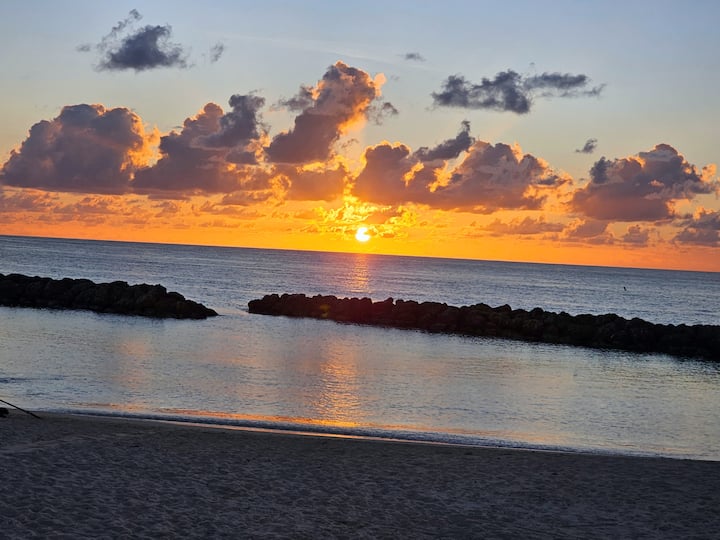 Salt And Sand At Sunset Cove Condo - Islas Caimán