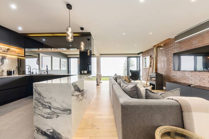 Luxurious Green Point Ocean Views Apartment gallery image 5