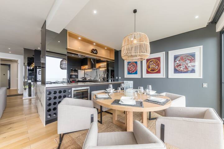 Luxurious Green Point Ocean Views Apartment gallery image 4