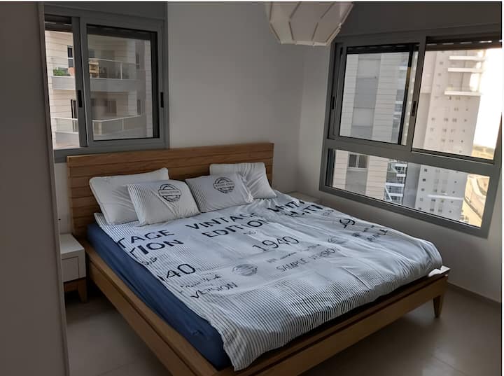 Dette værelse har en kingsize-seng med separate madrasser til hver størrelse under lagnerne, så hver sovesofa kan have fuld komfort!