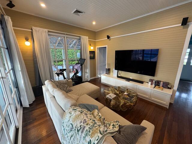 Lighthouse Beach Hill-Top Luxury gallery image 5