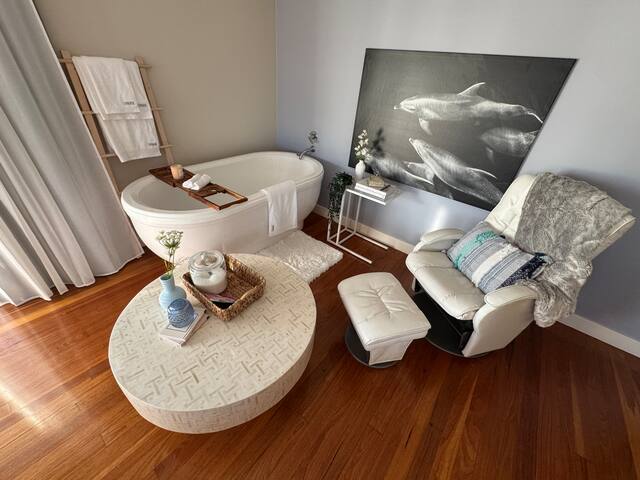 Lighthouse Beach Hill-Top Luxury gallery image 3