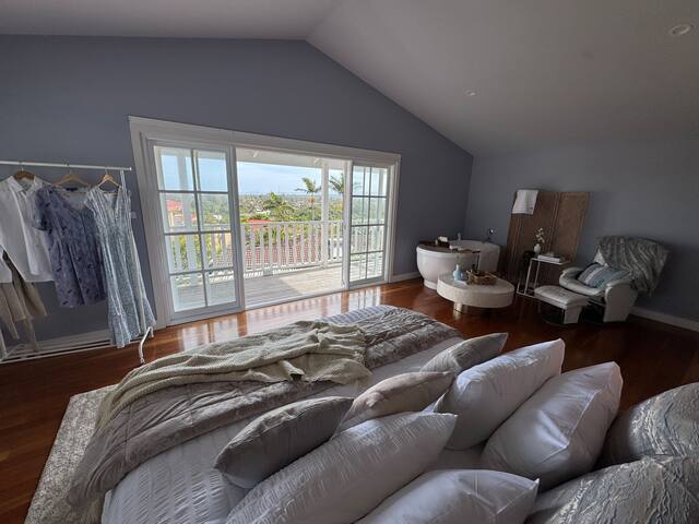 Lighthouse Beach Hill-Top Luxury gallery image 2