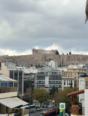 Casa Acropolis – Stunning 3Br Apt w/ Private Patio gallery image 2