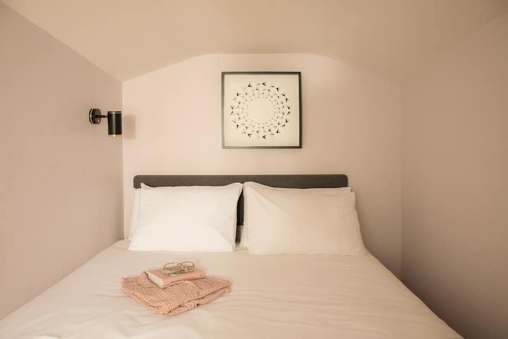 Modern Cosy Studio (Lower Ground) In Holland Park - London