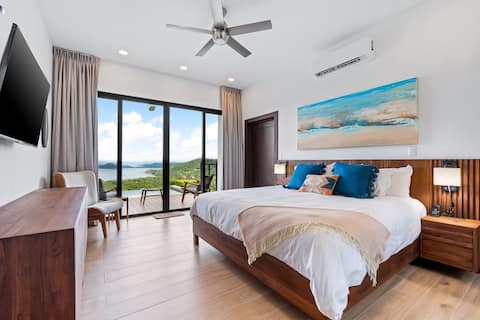 Casa Sol: Lux 4 bd/4.5 ba, Pool, View, & Concierge