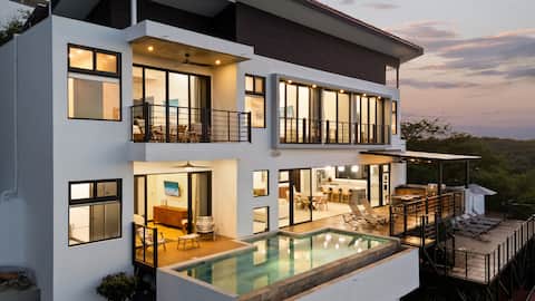 Paraiso Sur: 2 Lux Villas, Sleeps 12, Pools, Gym