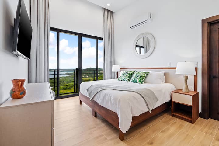 Schöne Aussicht vom Zimmer mit einfachem Zugang zum Büro.