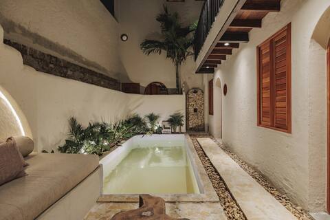 13 luxury suites 3 pools w Bkfst + cln + sec incl