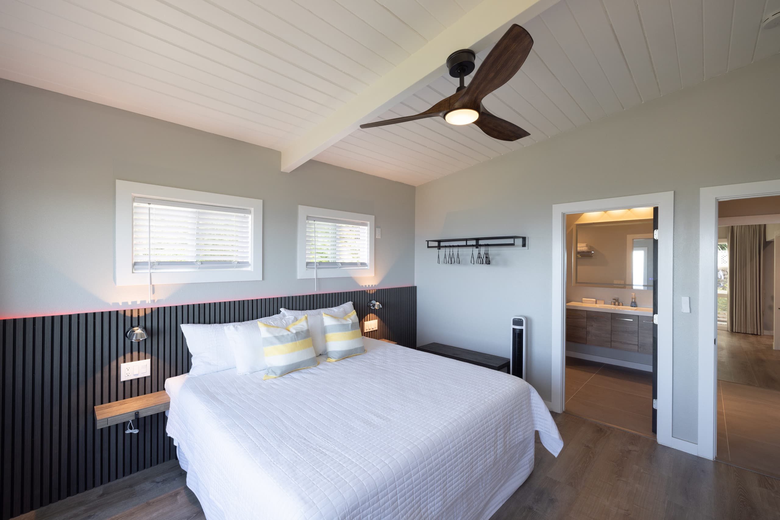 Home in Kailua-Kona · ★4.99 · 2 bedrooms · 4 beds · 2.5 baths - Image 28