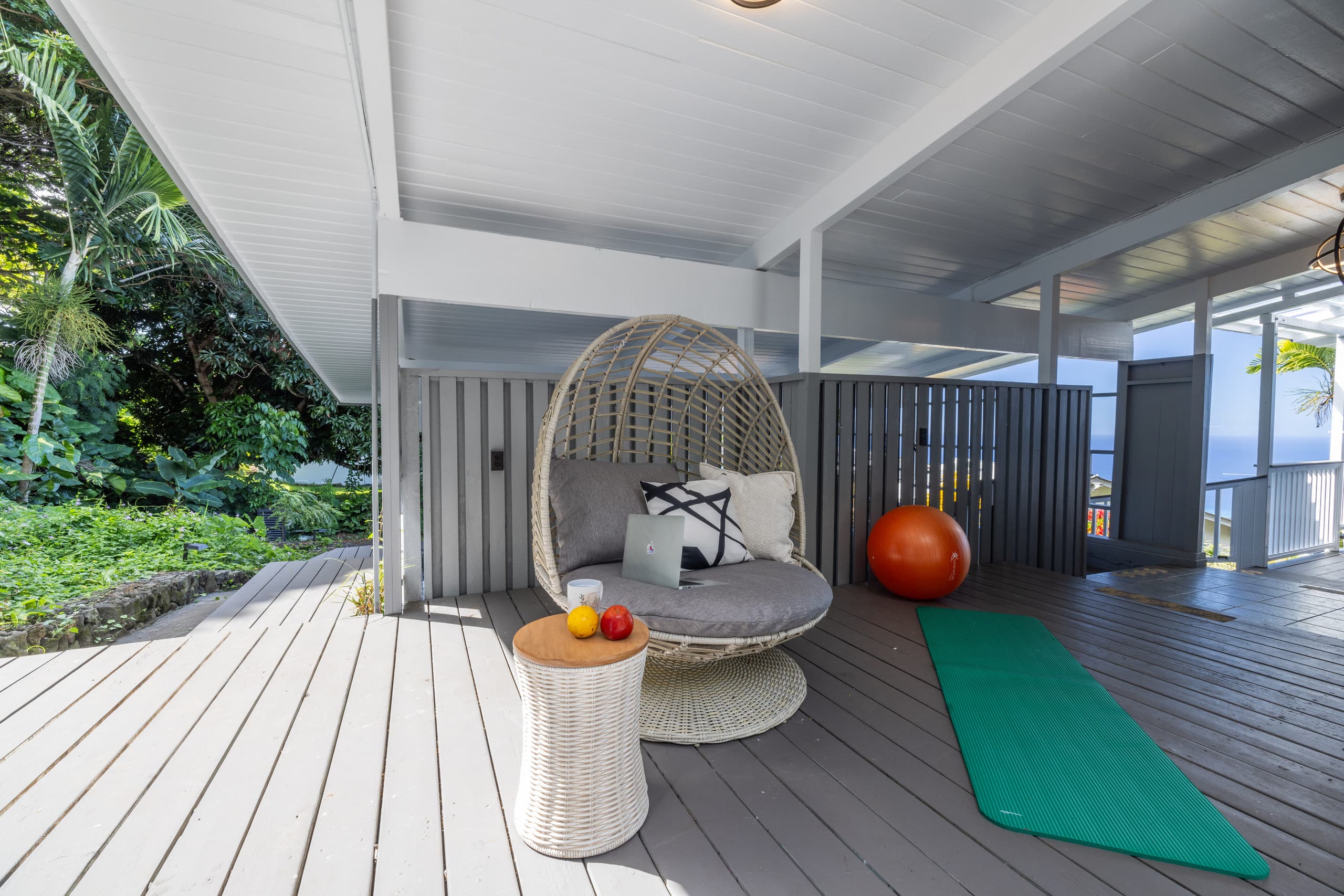 Home in Kailua-Kona · ★4.99 · 2 bedrooms · 4 beds · 2.5 baths - Image 65