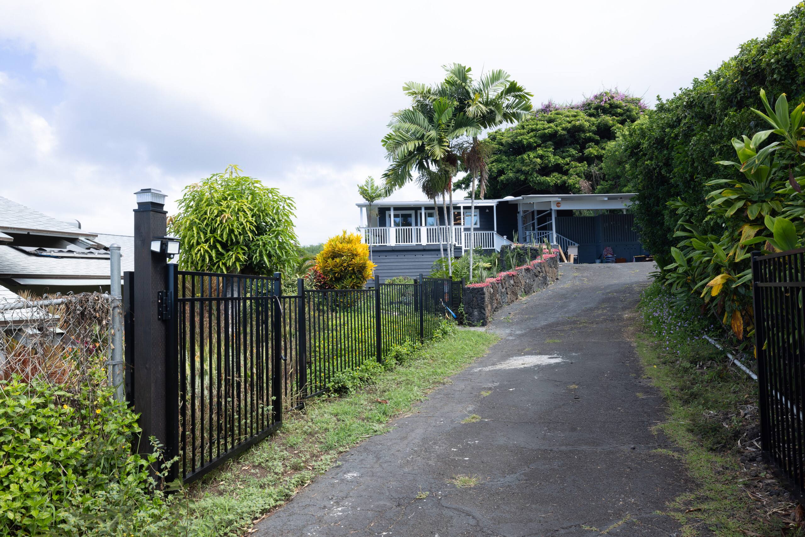 Home in Kailua-Kona · ★4.99 · 2 bedrooms · 4 beds · 2.5 baths - Image 81