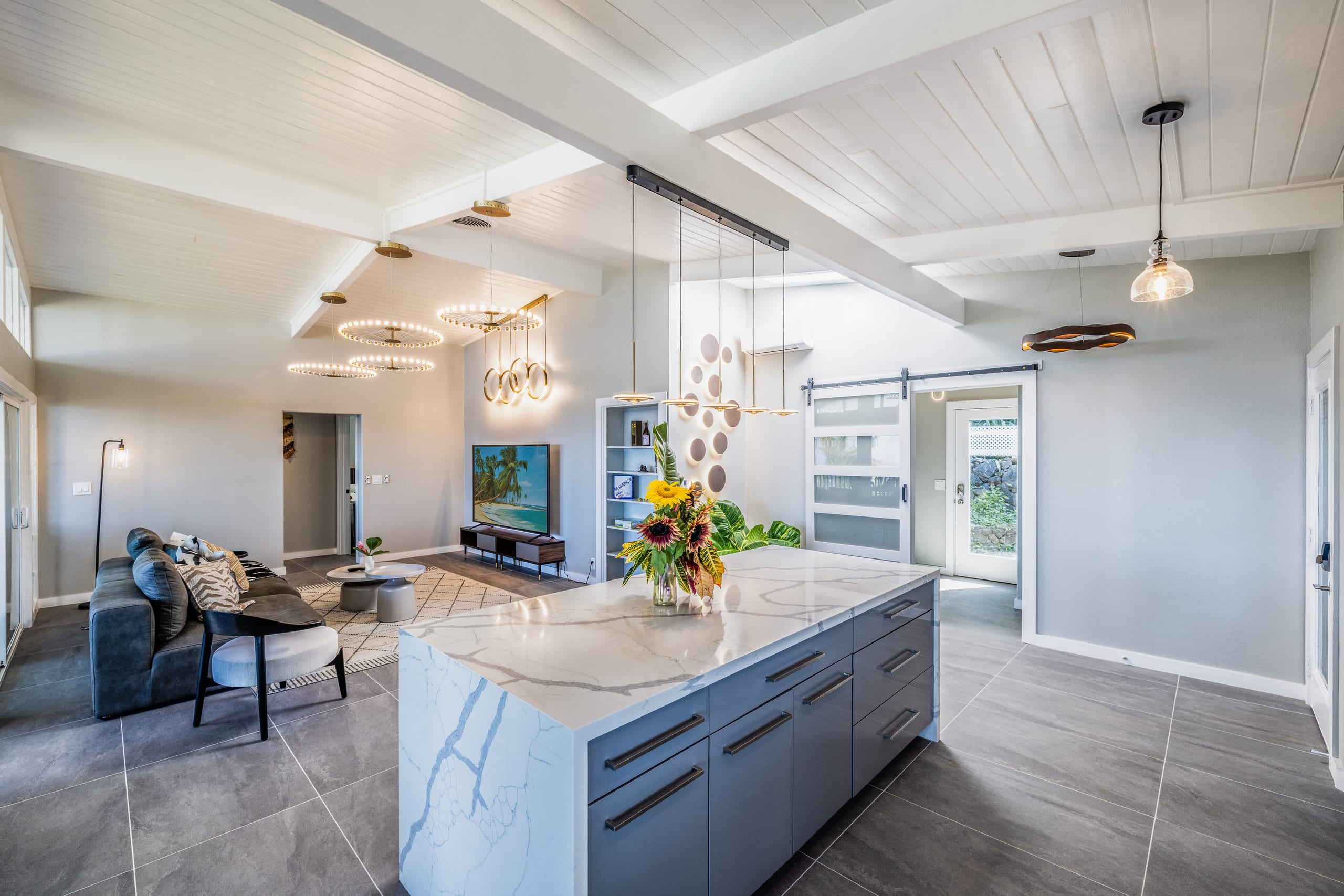 Home in Kailua-Kona · ★4.99 · 2 bedrooms · 4 beds · 2.5 baths - Image 2