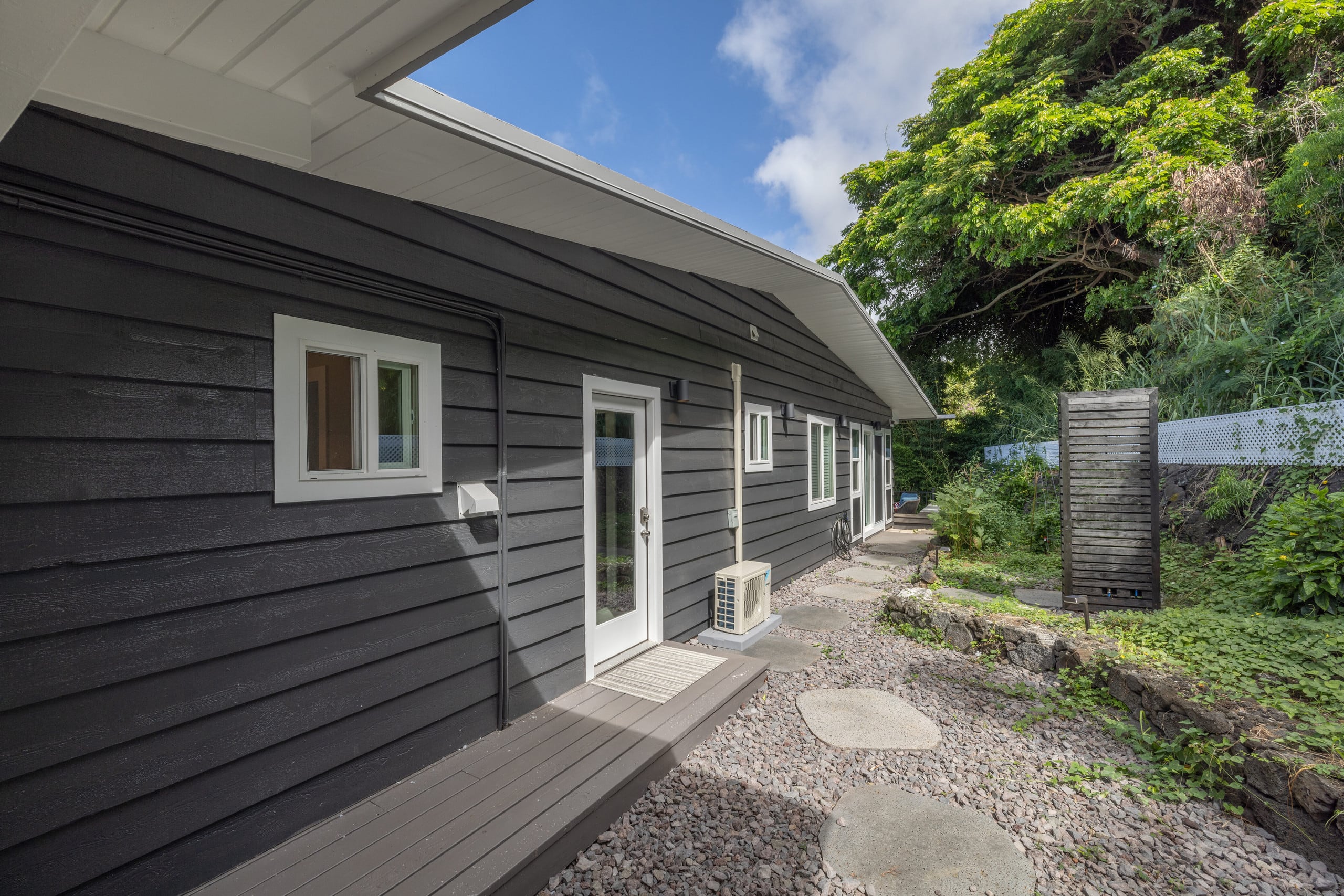 Home in Kailua-Kona · ★4.99 · 2 bedrooms · 4 beds · 2.5 baths - Image 84
