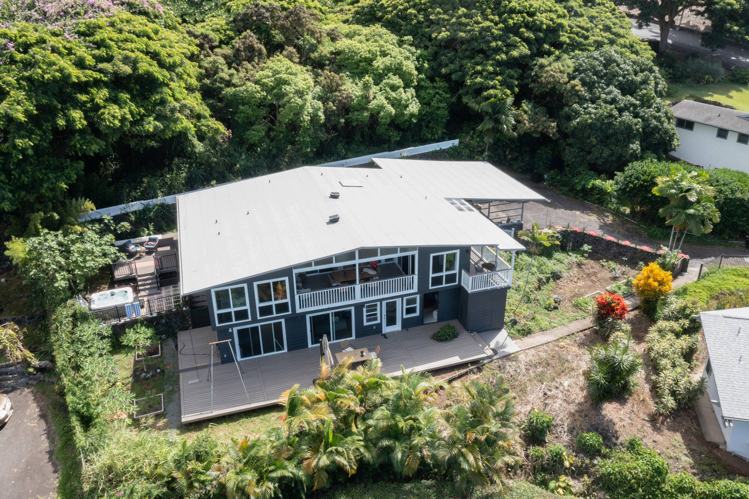Home in Kailua-Kona · ★4.99 · 2 bedrooms · 4 beds · 2.5 baths - Image 80