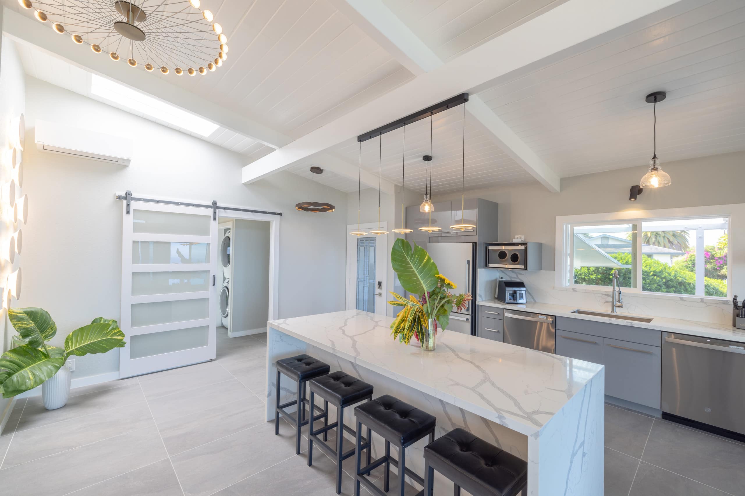 Home in Kailua-Kona · ★4.99 · 2 bedrooms · 4 beds · 2.5 baths - Image 4