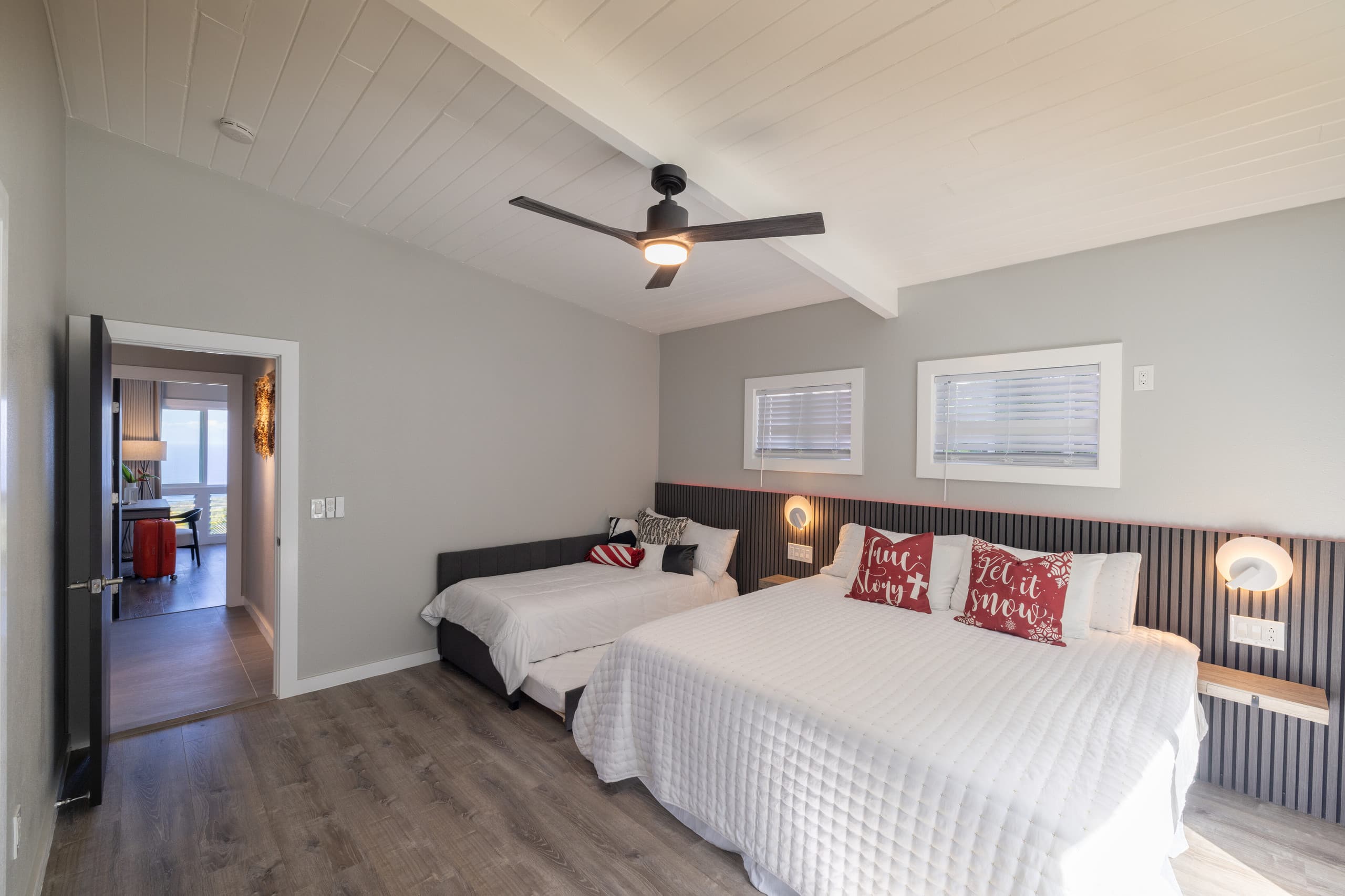 Home in Kailua-Kona · ★4.99 · 2 bedrooms · 4 beds · 2.5 baths - Image 39