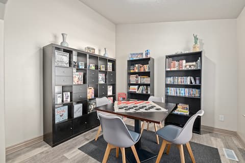 Spacious Retreat With Backyard Lounge & Game Room