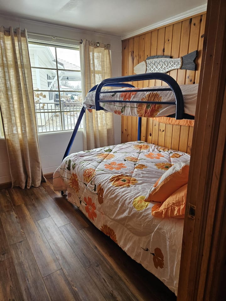 غرفة النوم 1 مع أسرّة بطابقين