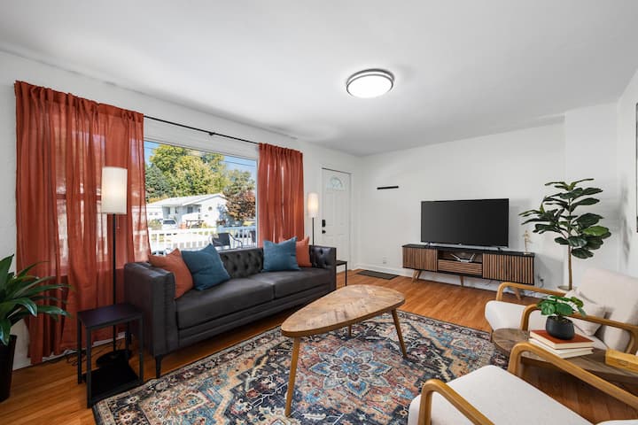 A Pop Of Color - 3bd In The Heights W/ 3 King Beds - Peoria, IL