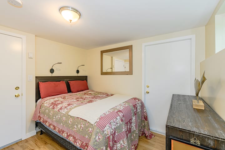 La camera da letto n. 3 ha 2 armadi e un bagno in camera