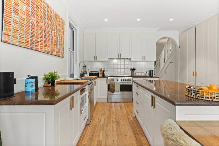 Beautiful Bondi Family Home gallery image 2