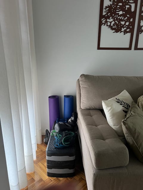 Anuncio de Airbnb popular: 2º guest free, no cleaning fee, cancel 5 days en Comuna 3
