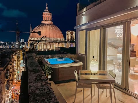 Penthouse with Jacuzzi & Panoramic Views Valletta