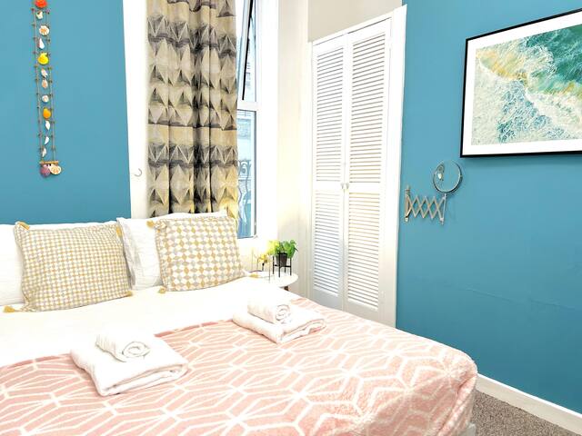 Central Location – 2 Bedroom Apt gallery image 4