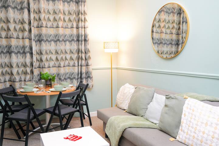 Central Location – 2 Bedroom Apt gallery image 3