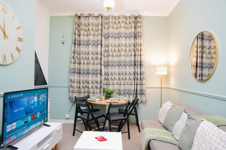 Central Location – 2 Bedroom Apt gallery image 2