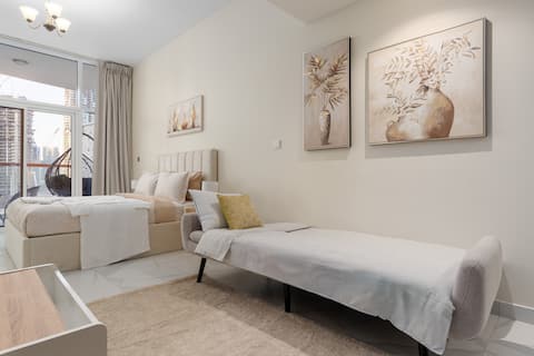 Popular Airbnb listing: Elegant Studio | Burj Khalifa & Canal View in Business Bay
