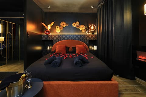 *La Bulle Noire* Charming & Spa Suite