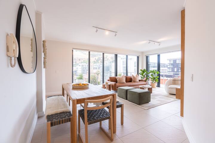 Sweeping views, top location with quality finishes gallery image 4