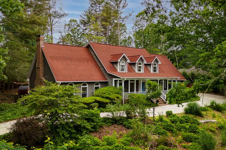 24-Sleeper, Hot Tub, Sauna, Game Rm, Near Biltmore gallery image 3