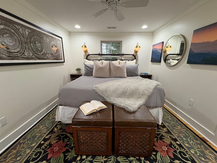 Main King Bed Retreat: Rest easy in our spacious & comfortable king suite.