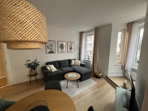 Top Airbnb: Modern old building apartment with balcony in a top location in Kiel